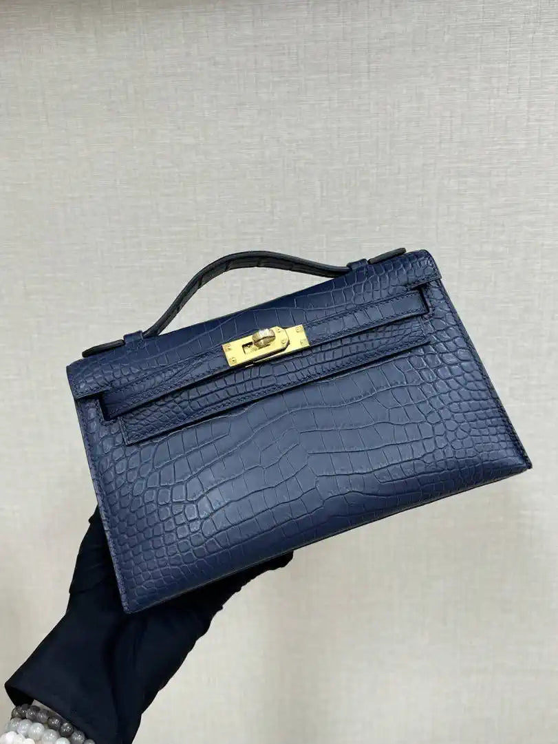 Hermes Kelly Pouchette Matte crocodile Leather clutch bag H231045
