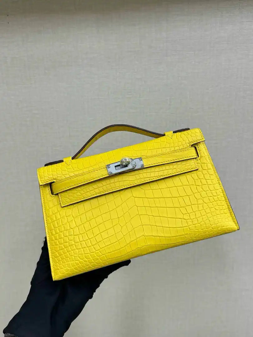 Hermes Kelly Pouchette Matte crocodile Leather clutch bag H231044
