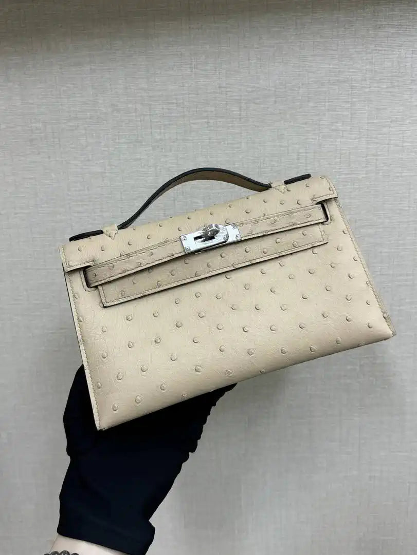 Hermes Kelly Pouchette Ostrich Leather clutch bag Silver H230305