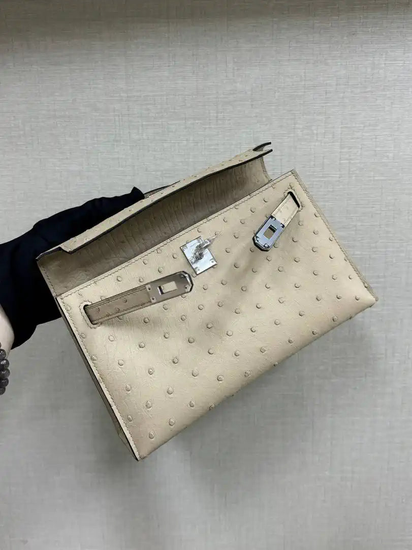 Hermes Kelly Pouchette Ostrich Leather clutch bag Silver H230305