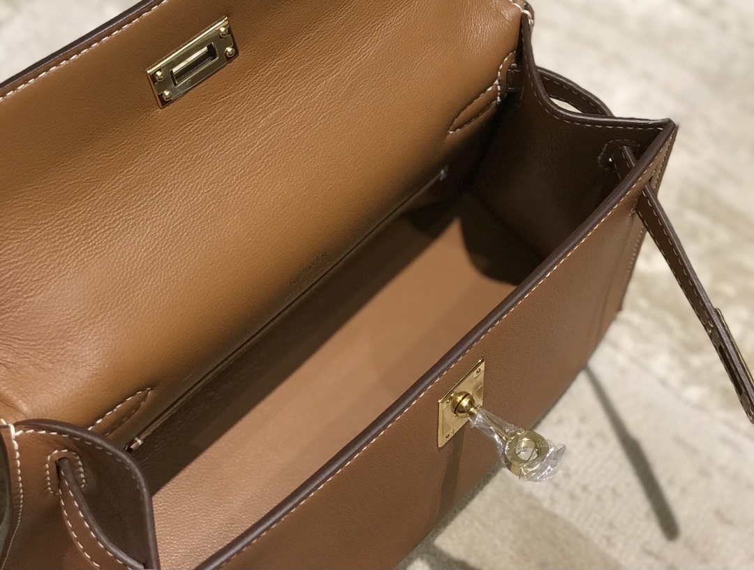 Hermes Kelly Pouchette Swift Leather clutch bag Gold H230265 - Default Title - View 9