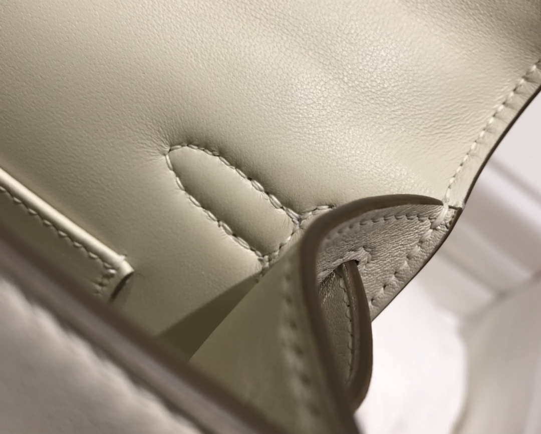 Hermes Kelly Pouchette Swift Leather clutch bag Gold H230266