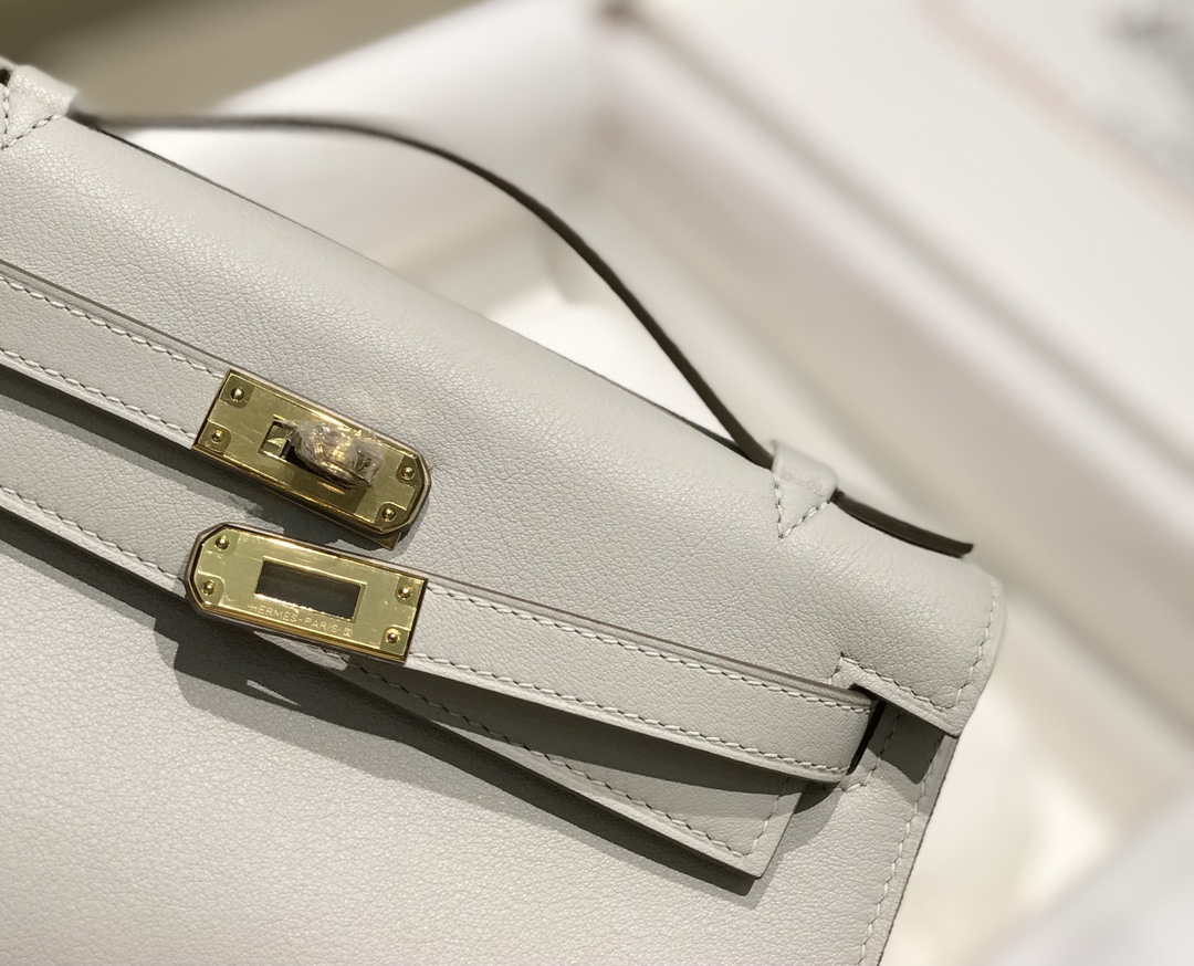 Hermes Kelly Pouchette Swift Leather clutch bag Gold H230271