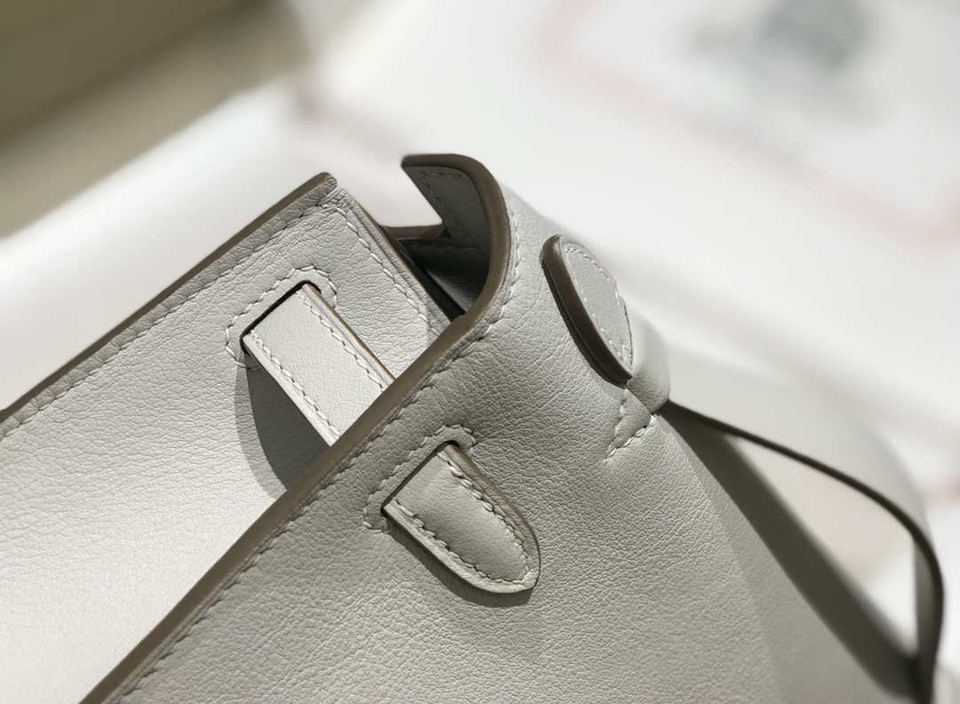 Hermes Kelly Pouchette Swift Leather clutch bag Gold H230271