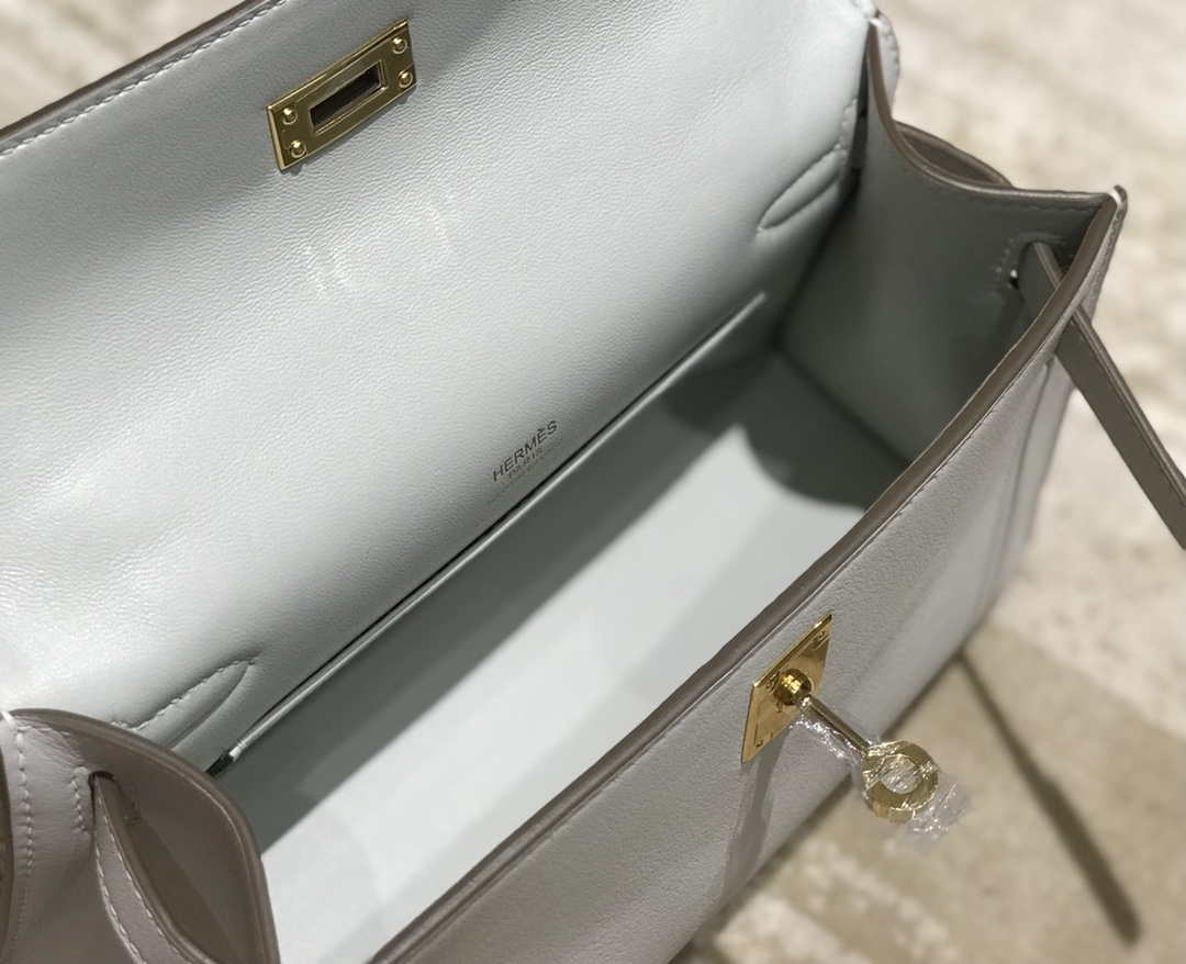 Hermes Kelly Pouchette Swift Leather clutch bag Gold H230271