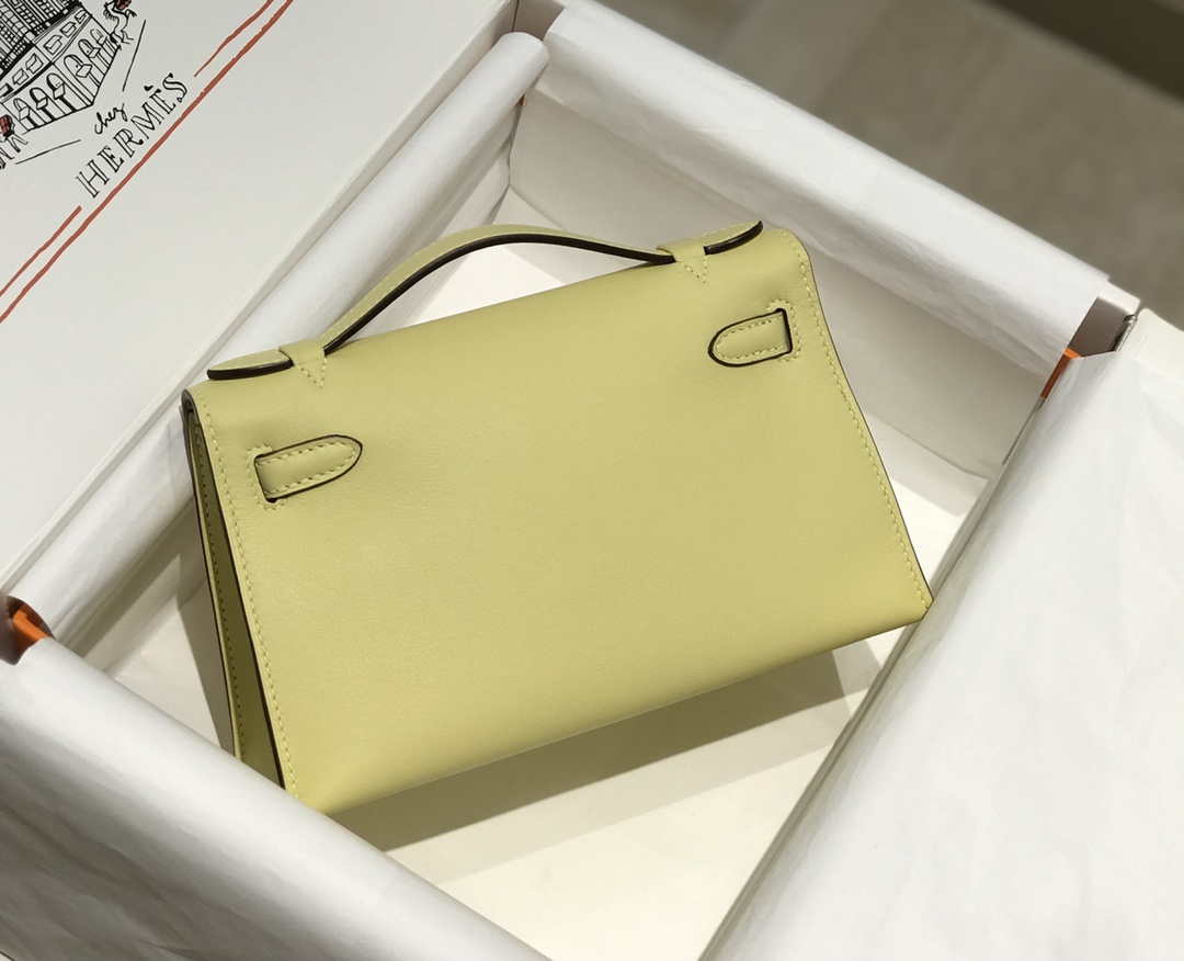 Hermes Kelly Pouchette Swift Leather clutch bag Gold H230272