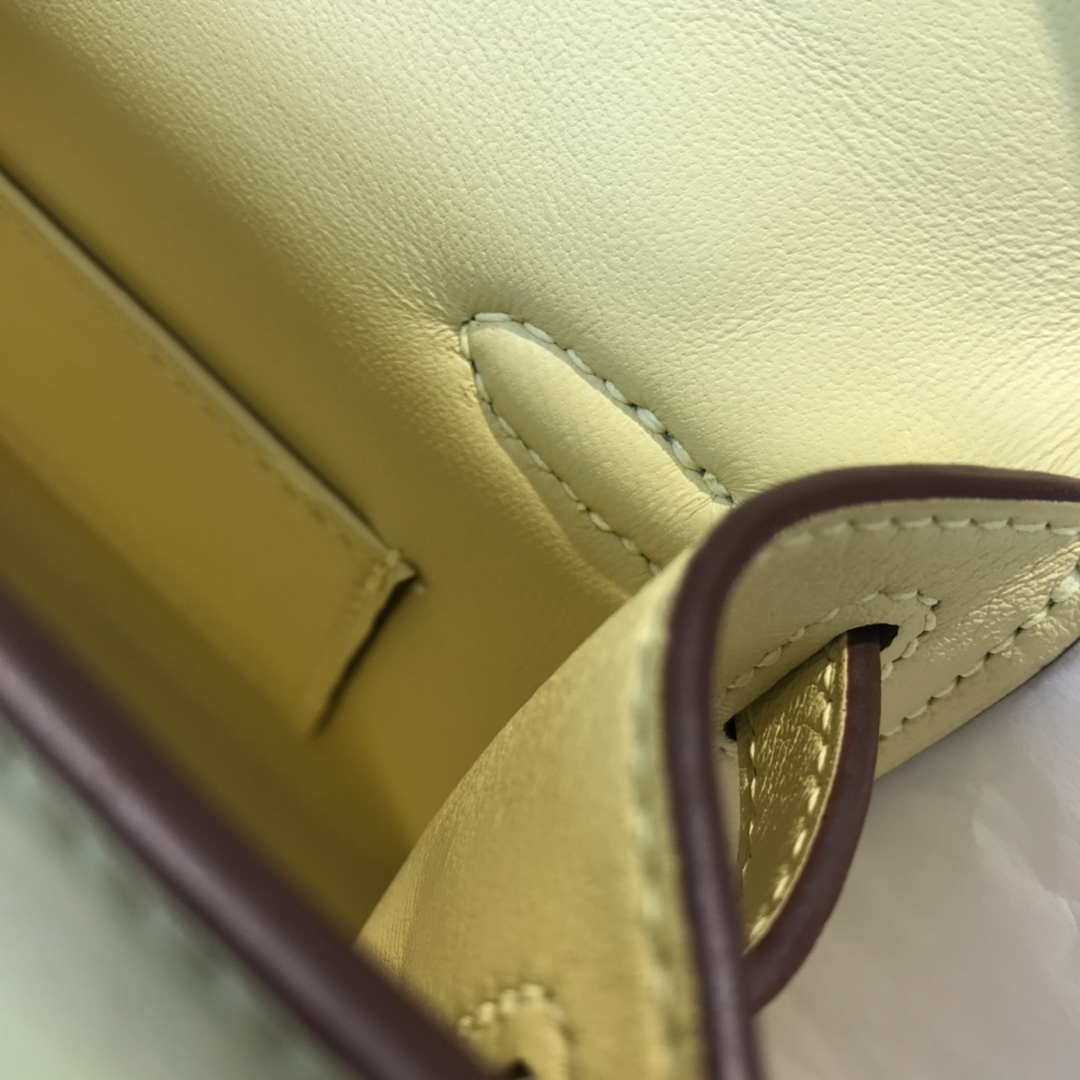 Hermes Kelly Pouchette Swift Leather clutch bag Gold H230272