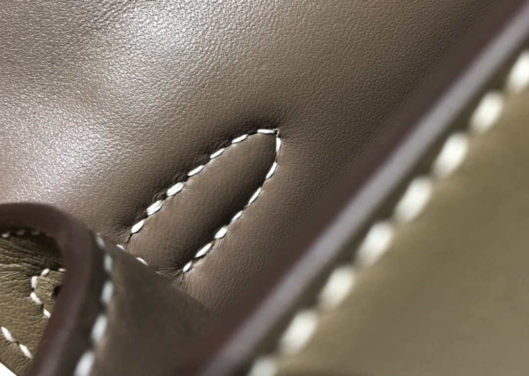 Hermes Kelly Pouchette Swift Leather clutch bag Gold H230274