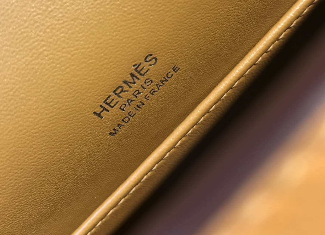 Hermes Kelly Pouchette Swift Leather clutch bag Gold H230276