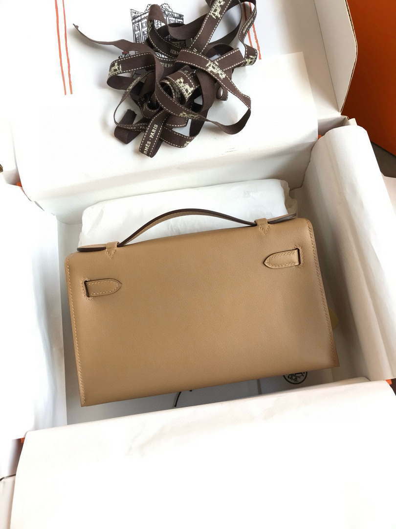 Hermes Kelly Pouchette Swift Leather clutch bag Gold H230289