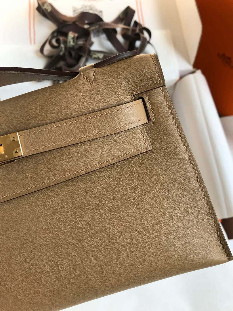 Hermes Kelly Pouchette Swift Leather clutch bag Gold H230289