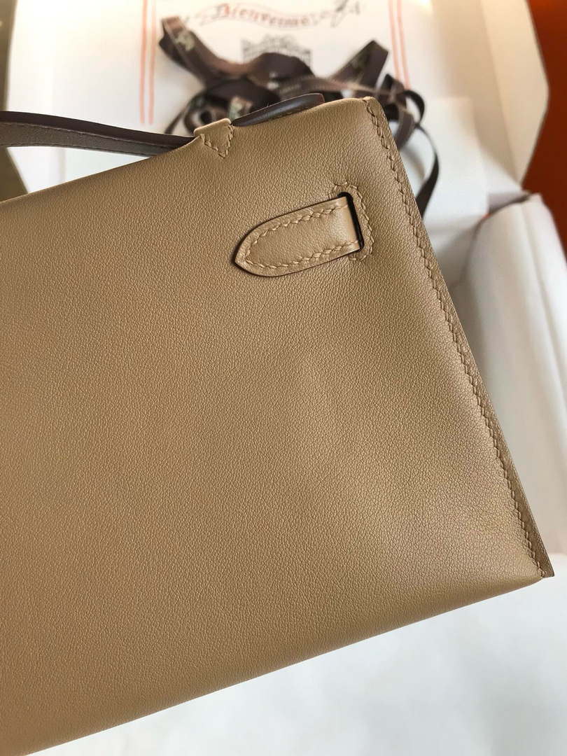 Hermes Kelly Pouchette Swift Leather clutch bag Gold H230289