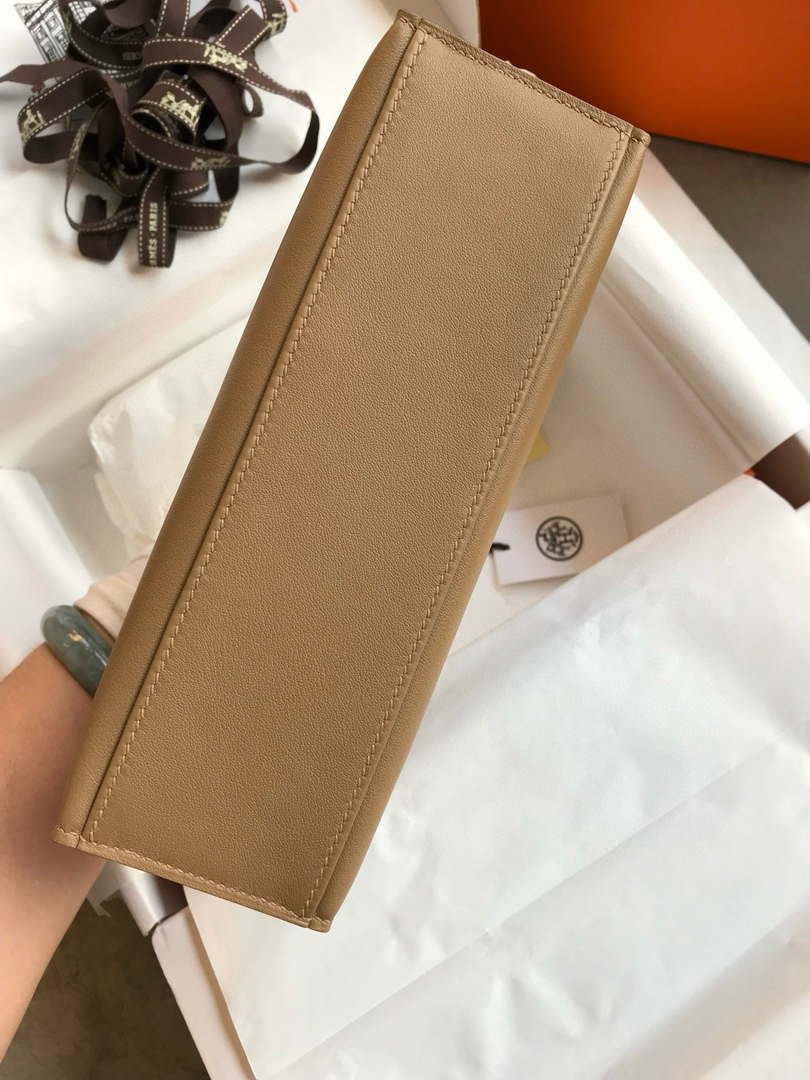 Hermes Kelly Pouchette Swift Leather clutch bag Gold H230289