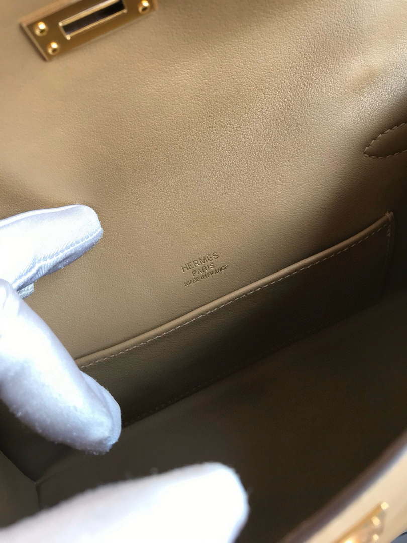 Hermes Kelly Pouchette Swift Leather clutch bag Gold H230289