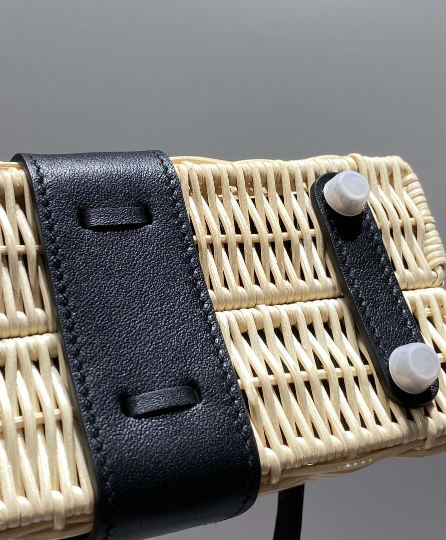 Hermes Picnic Sellier Kelly 22 Barenia Palladium Hardware H21806