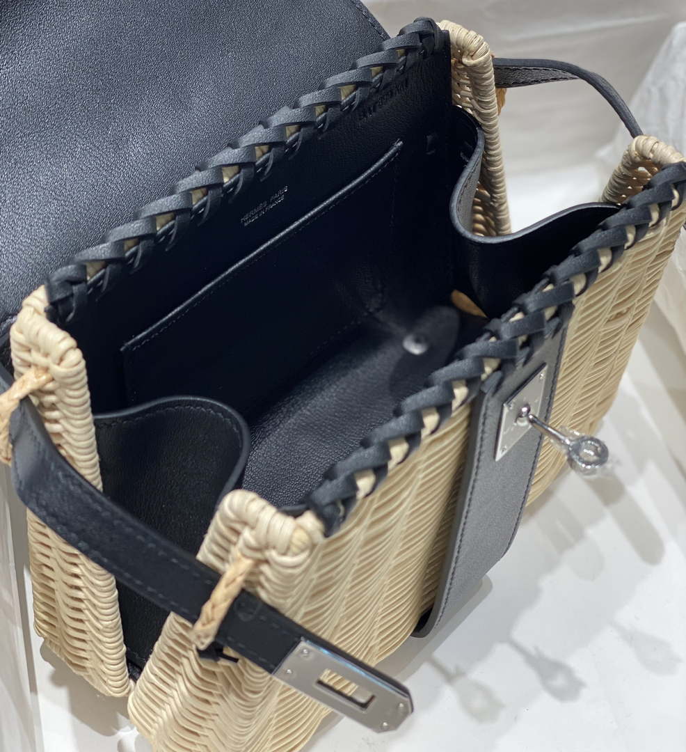 Hermes Picnic Sellier Kelly 22 Barenia Palladium Hardware H21806