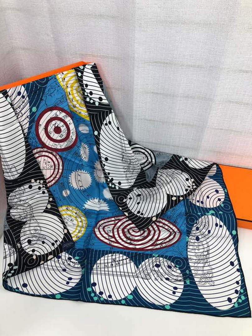Hermes H001829S Scarves Cavalcades Scarf 90 H50009