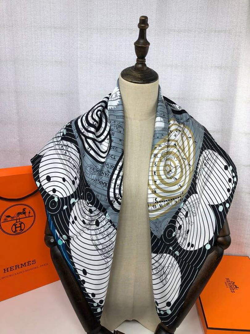 Hermes H001829S Scarves Cavalcades Scarf 90 H50009