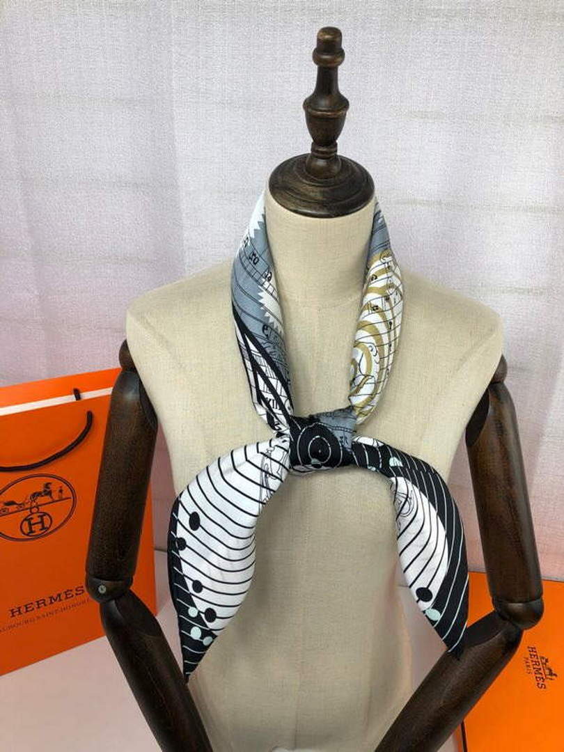 Hermes H001829S Scarves Cavalcades Scarf 90 H50009