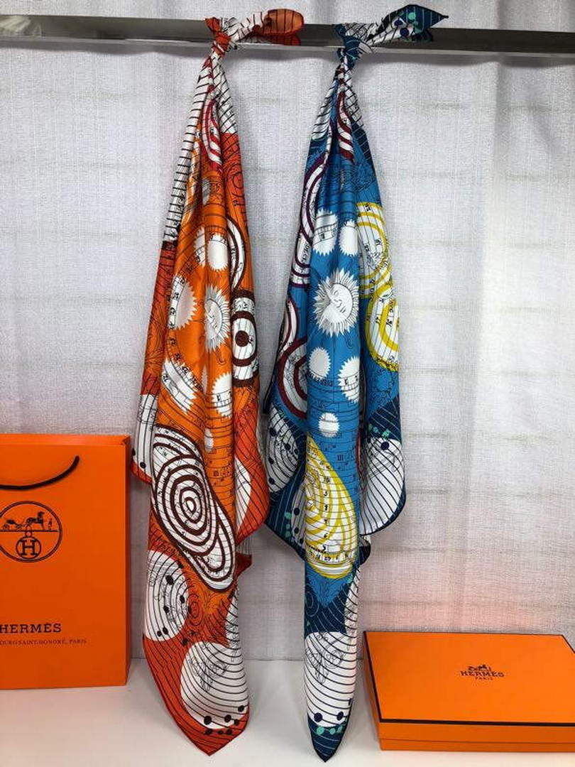 Hermes H001829S Scarves Cavalcades Scarf 90 H50009