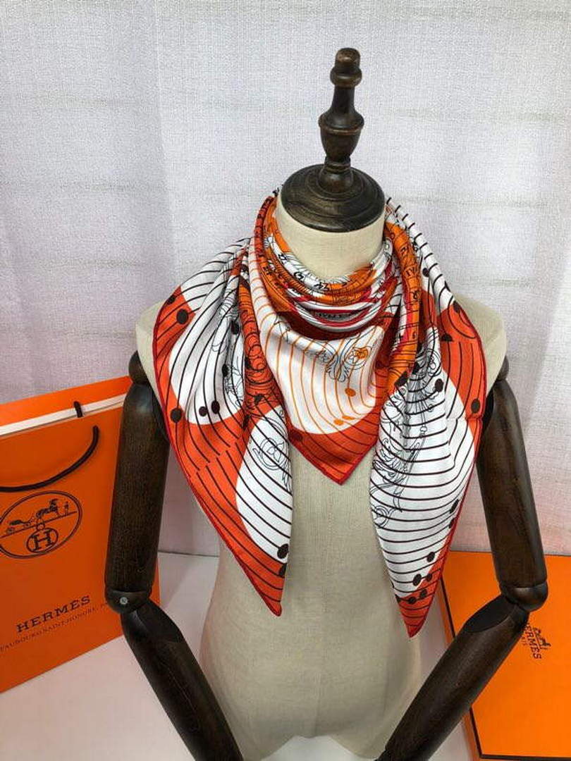 Hermes H001829S Scarves Cavalcades Scarf 90 H50008
