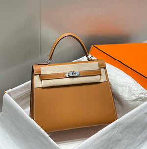 Hermes Sellier Kelly Epsom Leather Bag H213001 - Gold / 25cm x17 x 7 cm - View 1