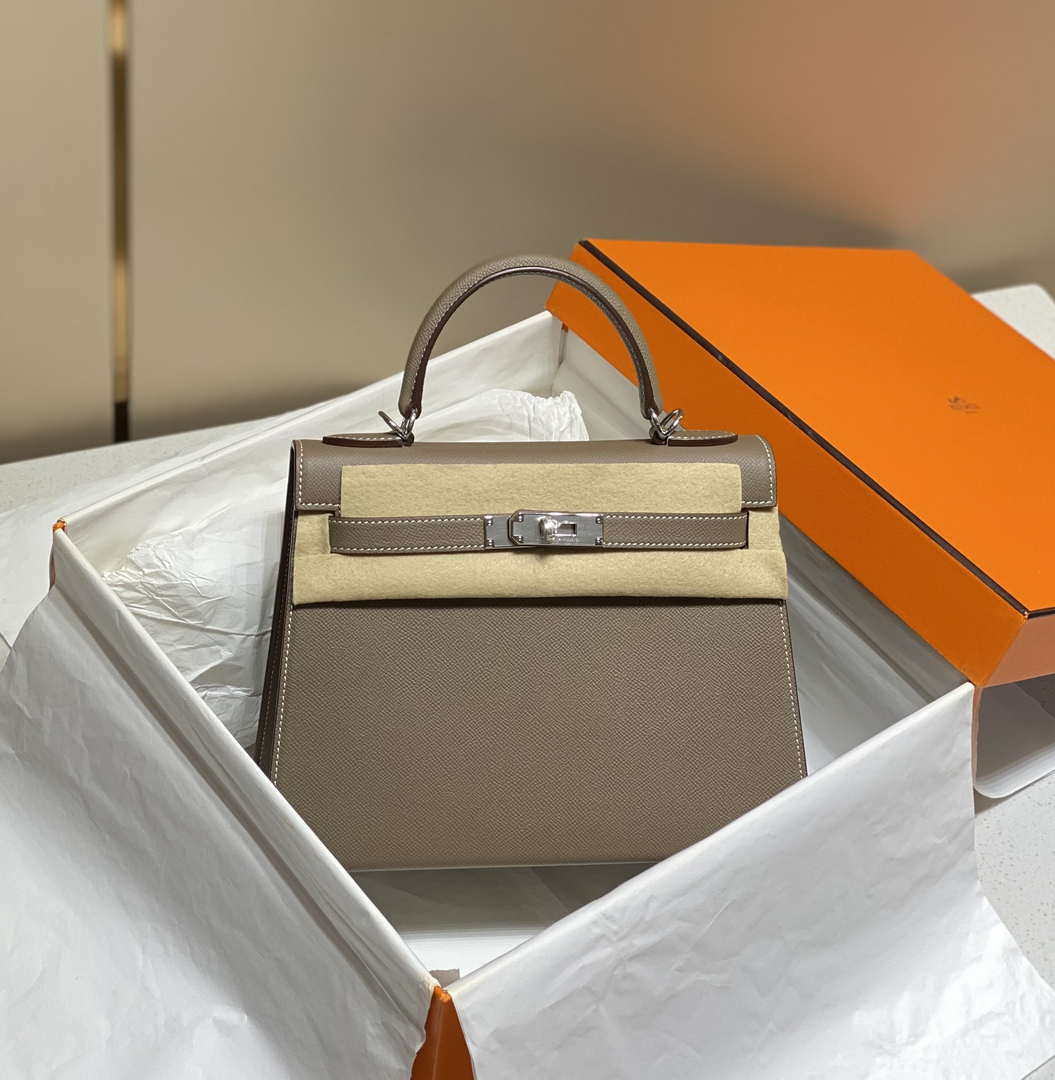 Hermes Sellier Kelly Epsom Leather Bag H213003 - Gold / 25cm x17 x 7 cm - View 10