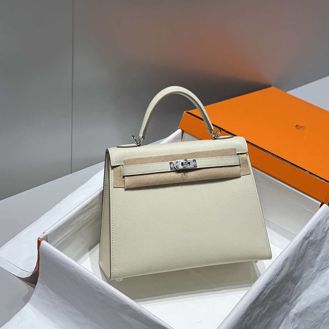 Hermes Sellier Kelly Epsom Leather Bag H213004 - Gold / 25cm x17 x 7 cm - View 1