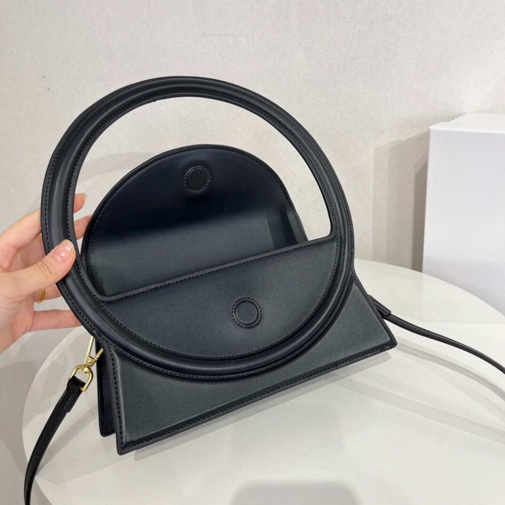 Jacquemus 213BA003 Le sac Rond Circle purse Black