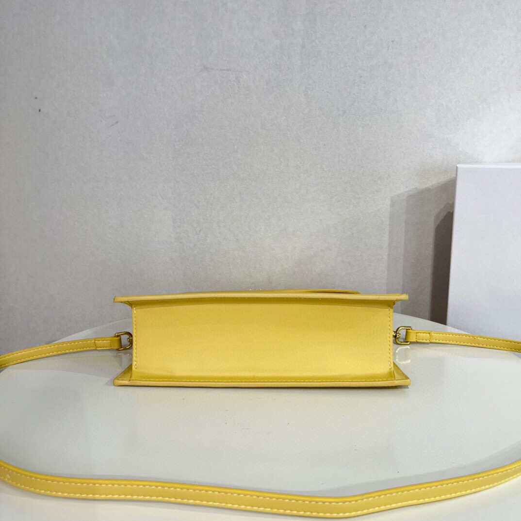 Jacquemus 213BA003 Le sac Rond Circle purse Yellow