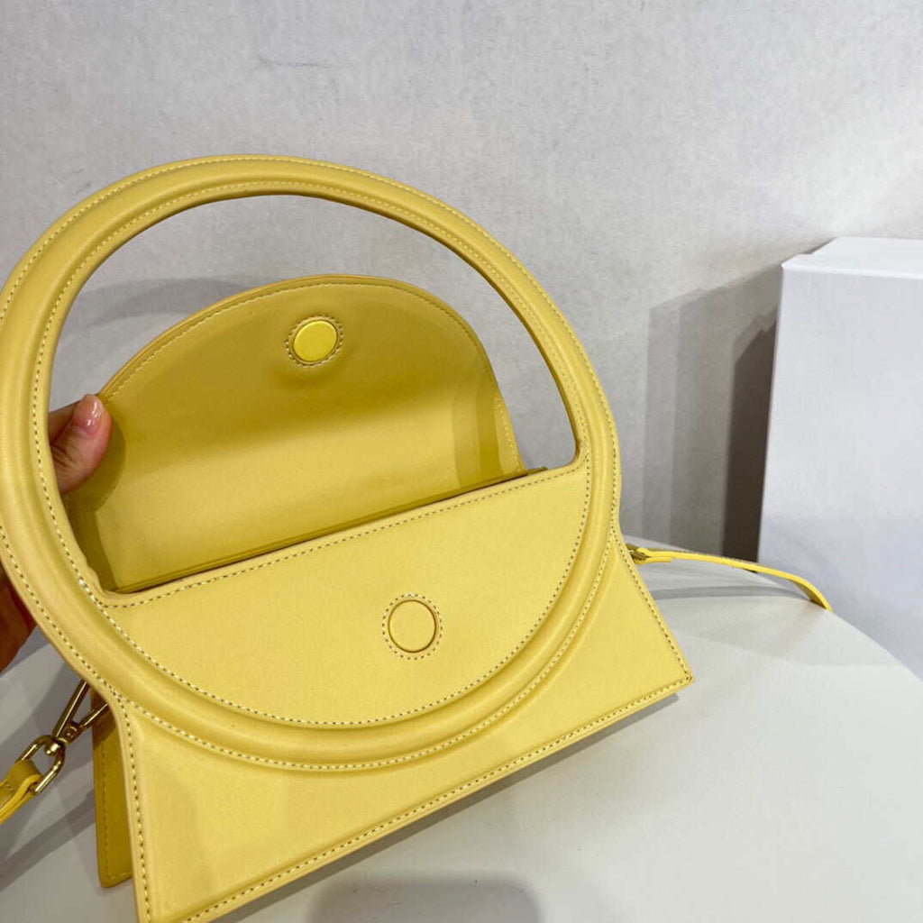 Jacquemus 213BA003 Le sac Rond Circle purse Yellow