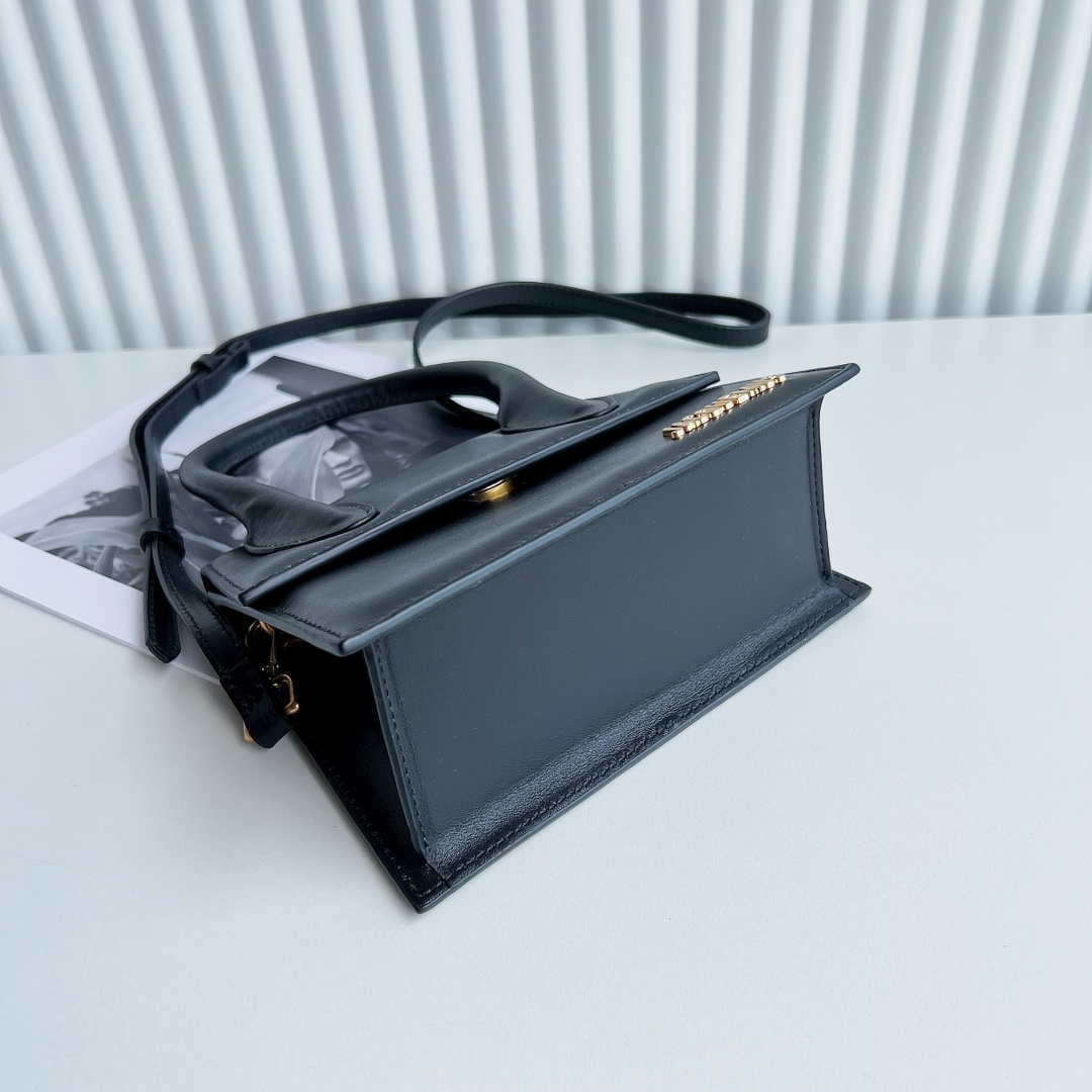 Jacquemus 222553 Black 'Le Chiquito Moyen' Bag