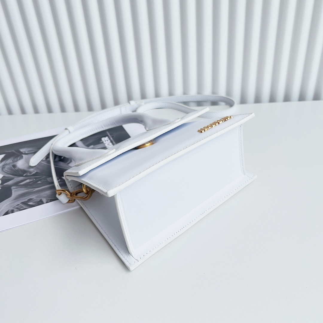 Jacquemus 222553 White 'Le Chiquito Moyen' Bag