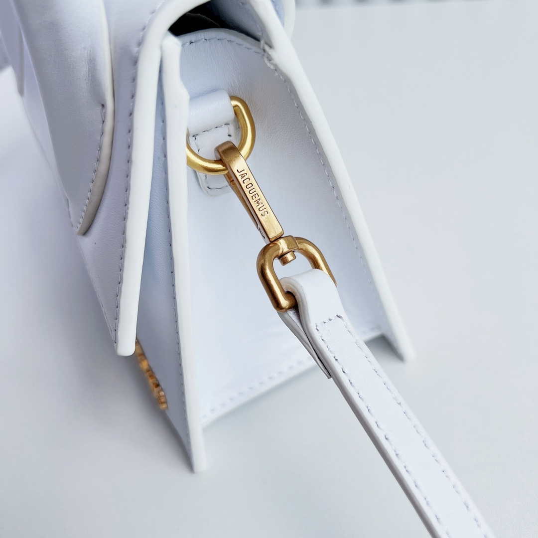 Jacquemus 222553 White 'Le Chiquito Moyen' Bag