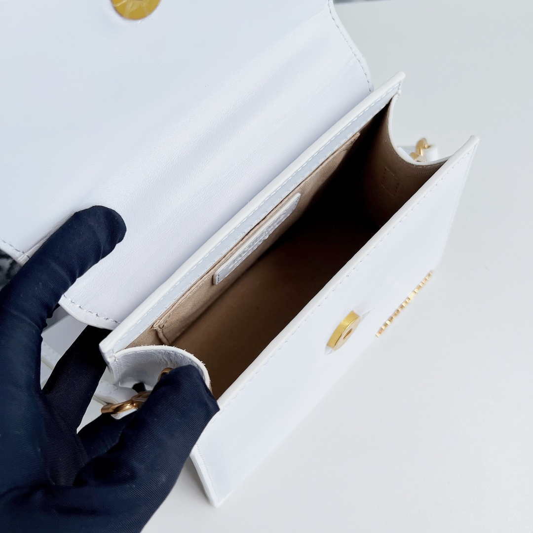 Jacquemus 222553 White 'Le Chiquito Moyen' Bag