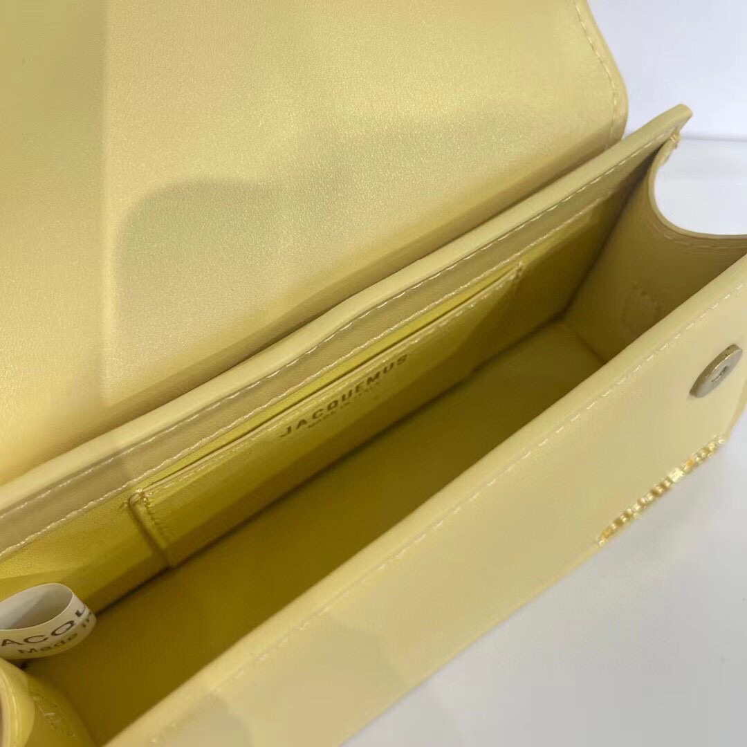 Jacquemus Le grand Chiquito 213BA003 Yellow