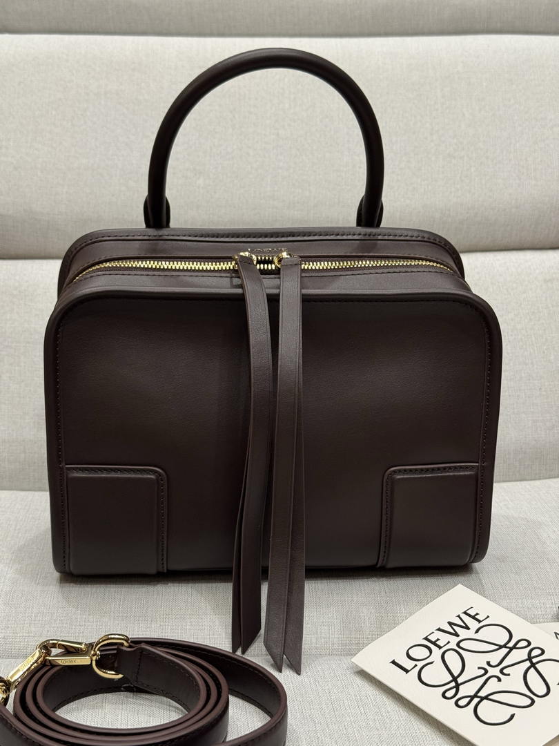 Loewe A039AS0X01 Small Amazona 180 bag in soft calfskin Dark Brown