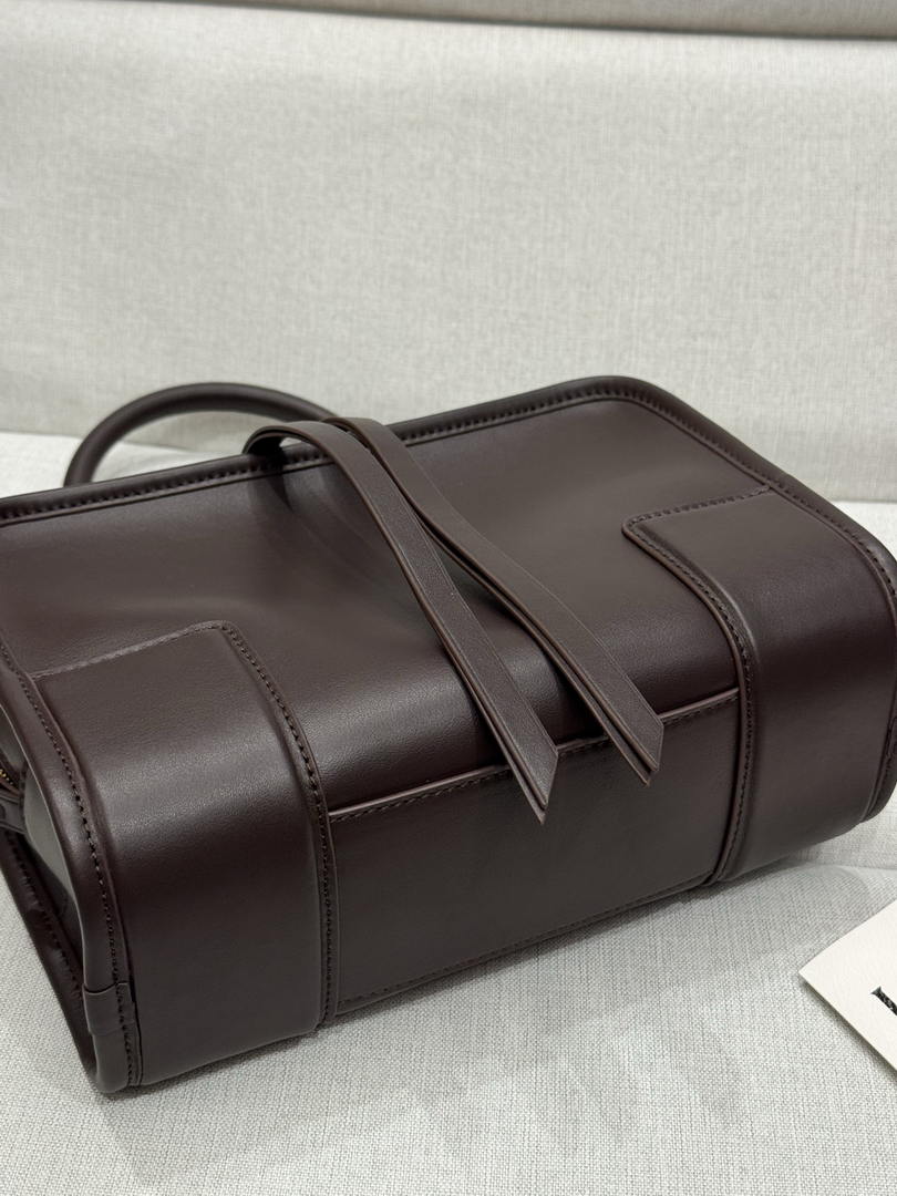 Loewe A039AS0X01 Small Amazona 180 bag in soft calfskin Dark Brown
