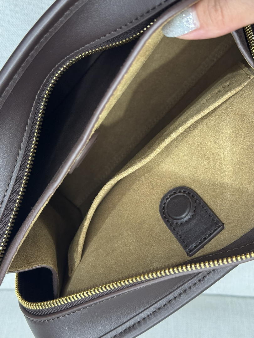 Loewe A039AS0X01 Small Amazona 180 bag in soft calfskin Dark Brown