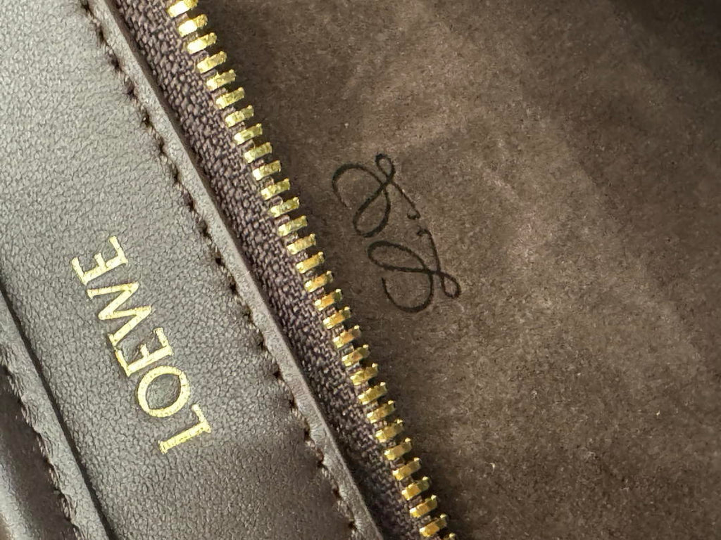 Loewe A039AS0X01 Small Amazona 180 bag in soft calfskin Dark Brown
