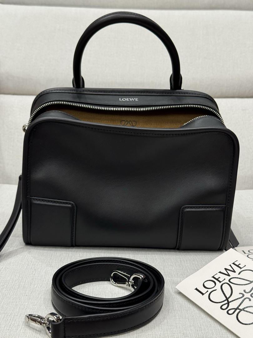 Loewe A039AS0X01 Small Amazona 180 bag in soft calfskin Black