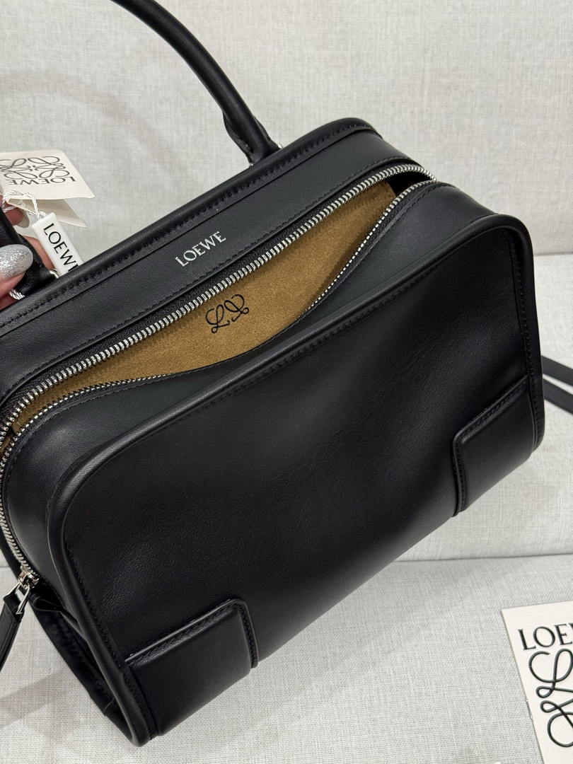 Loewe A039AS0X01 Small Amazona 180 bag in soft calfskin Black