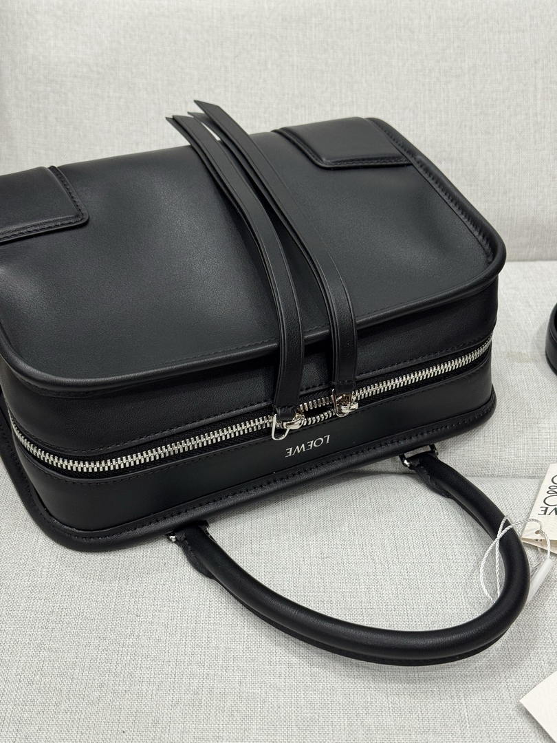 Loewe A039AS0X01 Small Amazona 180 bag in soft calfskin Black