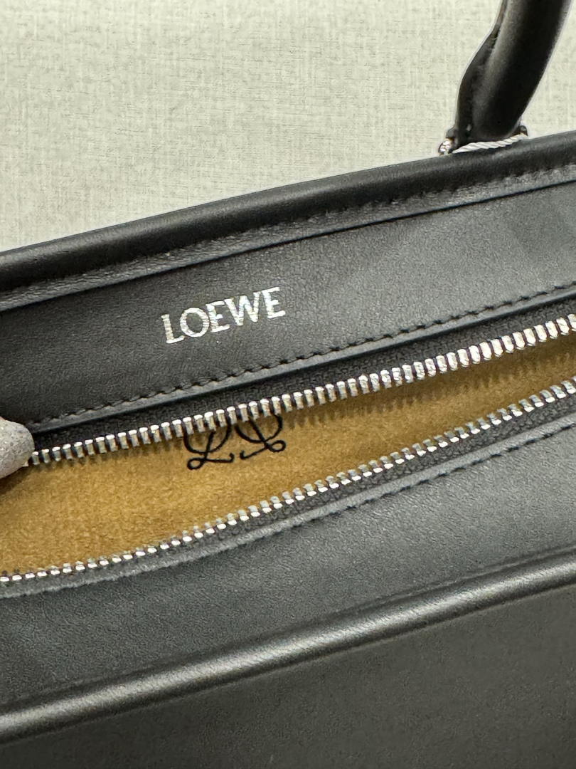 Loewe A039AS0X01 Small Amazona 180 bag in soft calfskin Black