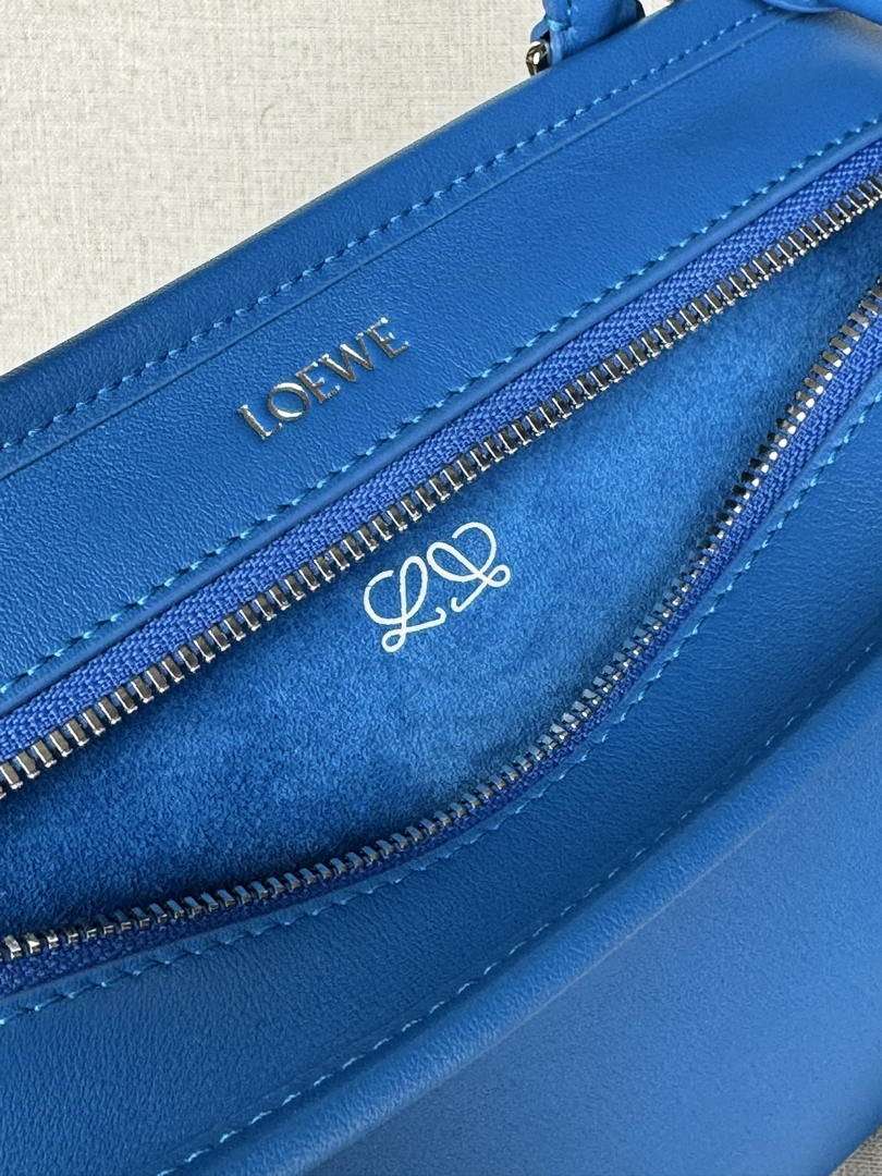 Loewe A039AS0X01 Small Amazona 180 bag in soft calfskin Blue