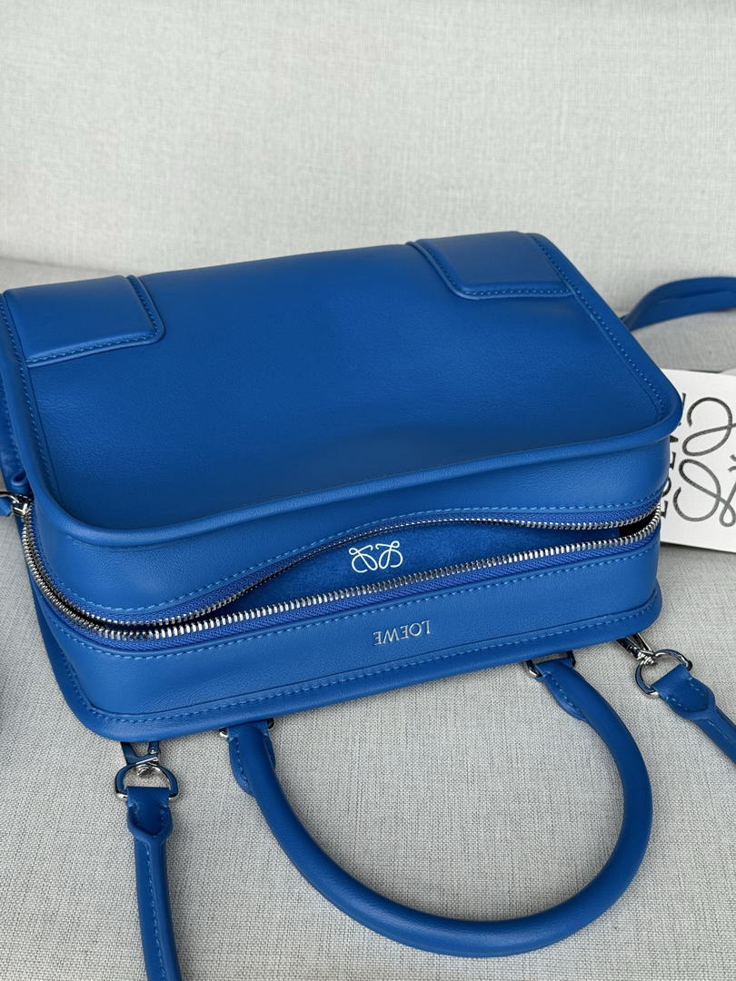 Loewe A039AS0X01 Small Amazona 180 bag in soft calfskin Blue
