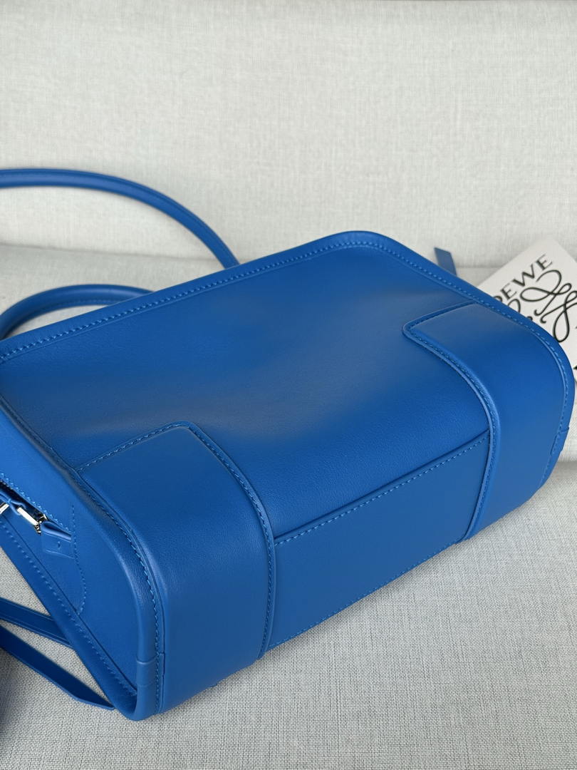 Loewe A039AS0X01 Small Amazona 180 bag in soft calfskin Blue