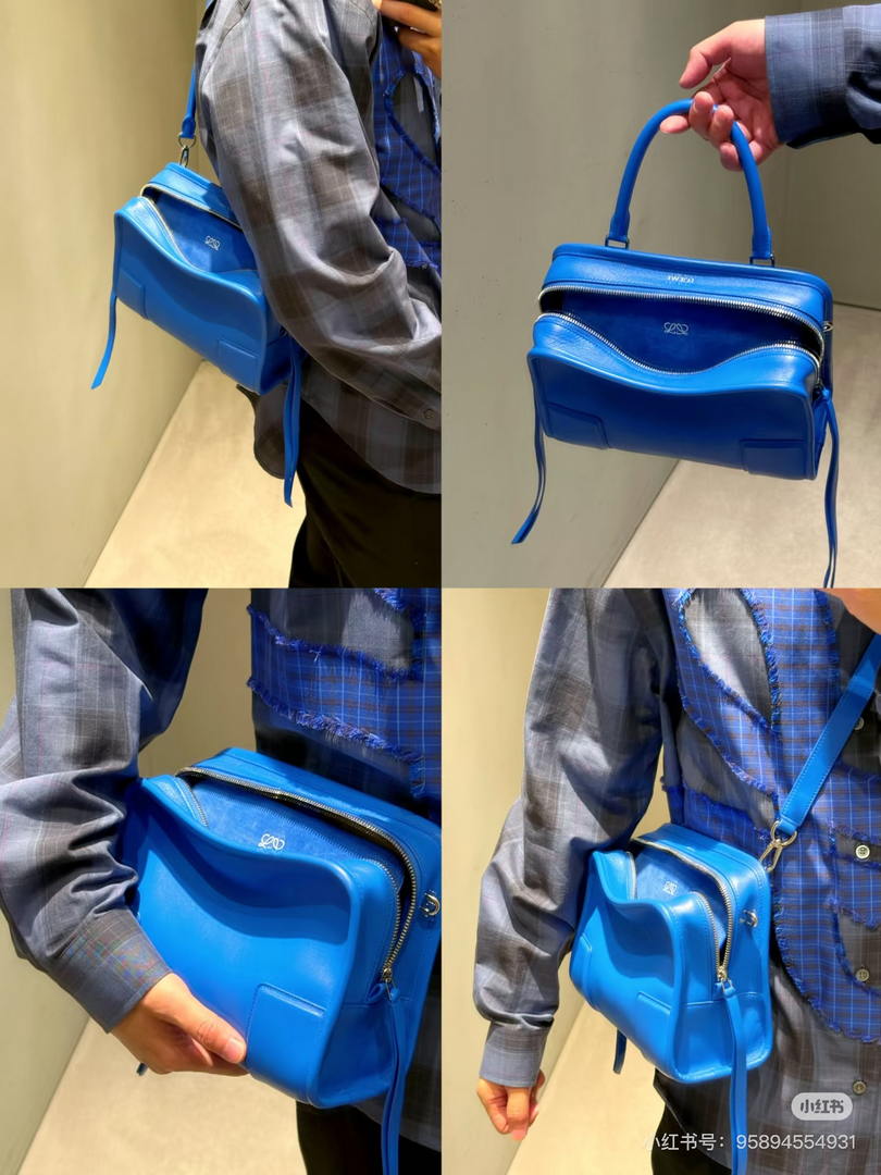 Loewe A039AS0X01 Small Amazona 180 bag in soft calfskin Blue