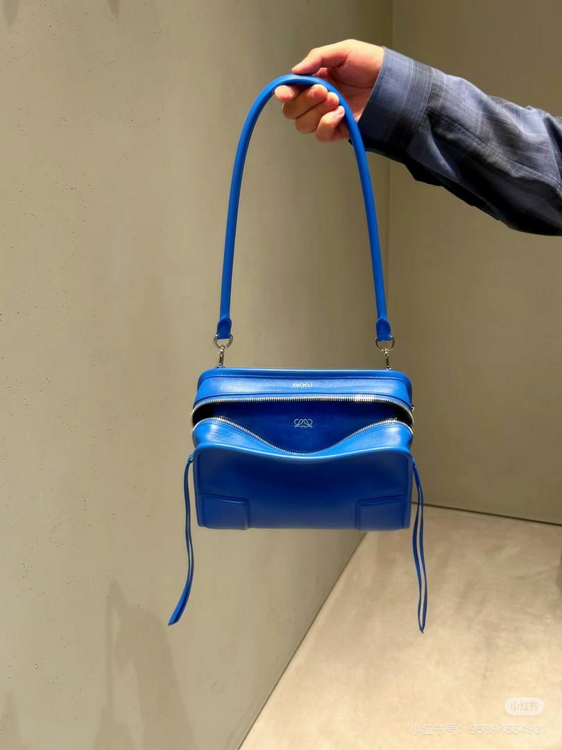Loewe A039AS0X01 Small Amazona 180 bag in soft calfskin Blue