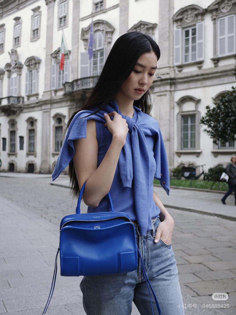 Loewe A039AS0X01 Small Amazona 180 bag in soft calfskin Blue